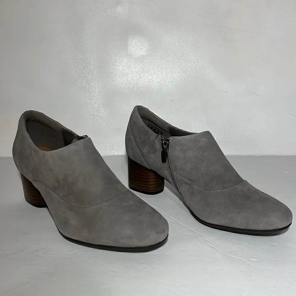 Clarks Un.Cosmo Zip Unstructured Suede Booties - Picture 4 of 9